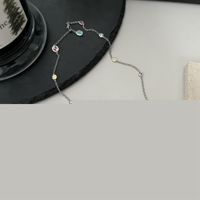 G*u*i necklaces